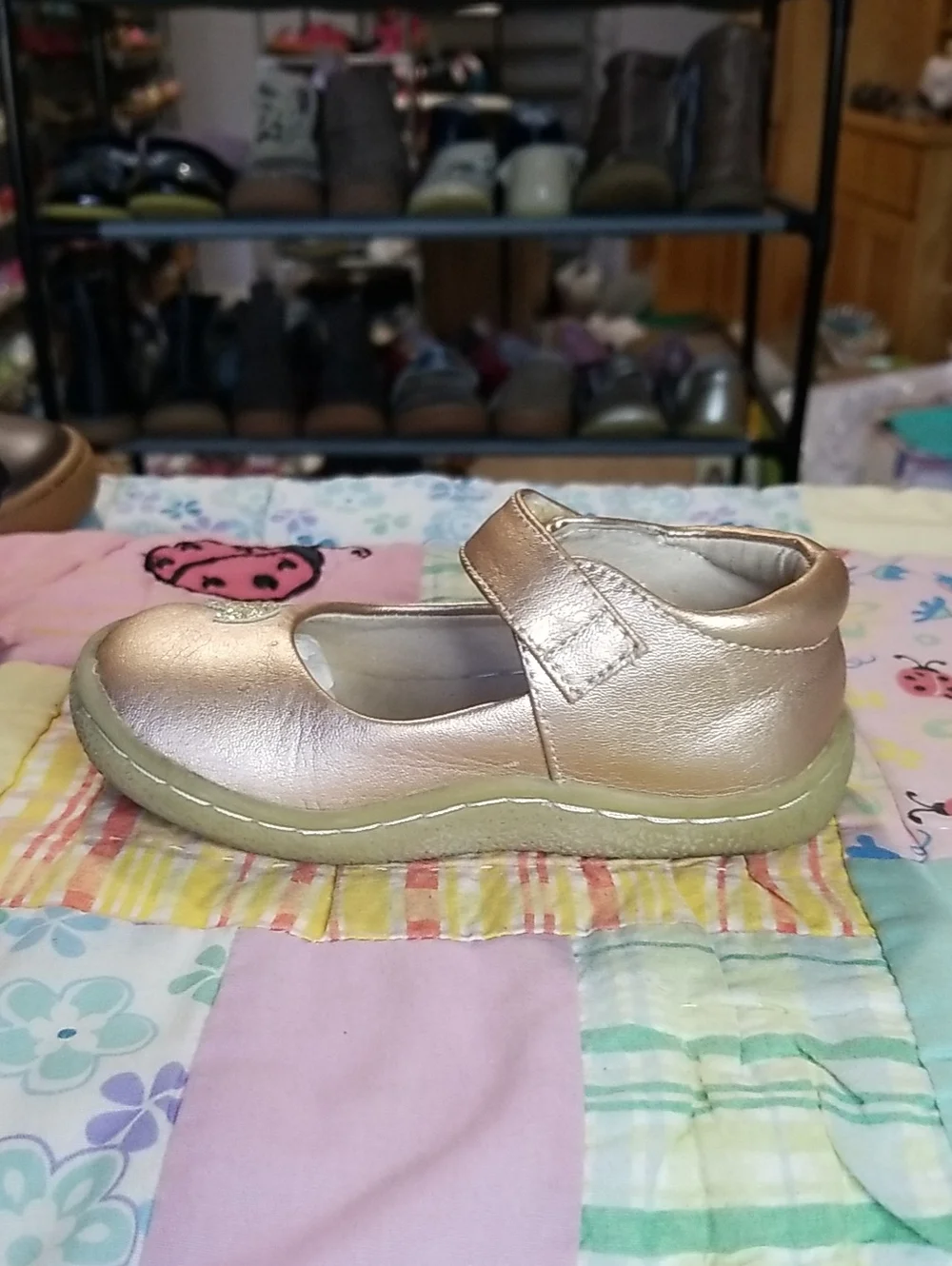 Livie & Luca Metallic Rose Gold Mary Janes with Gold Glitter Bird Size 7 Pio